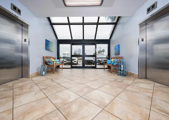 Apartment Island Winds East 206
